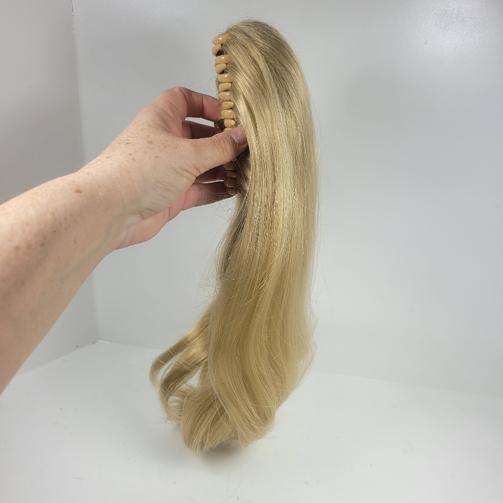 Blonde Women's Pony Tail Clip Hair Extension - Picture 3 of 9
